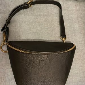 Universal thread, black hip pack, non Leather.